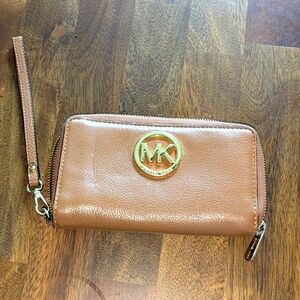 Michael Kors MK Logo Wallet Wristlet Leather Zip Closure Tan EUC!